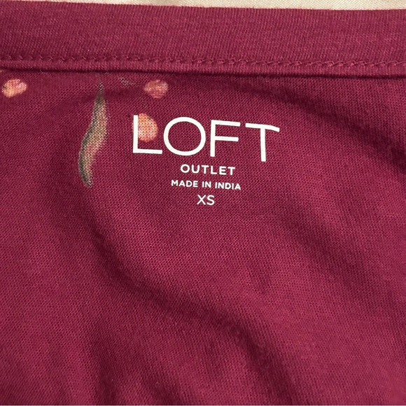 Ann Taylor LOFT Outlet Women XS Fuschia Long Sleeve Button Henley Floral Top - Picture 3 of 8